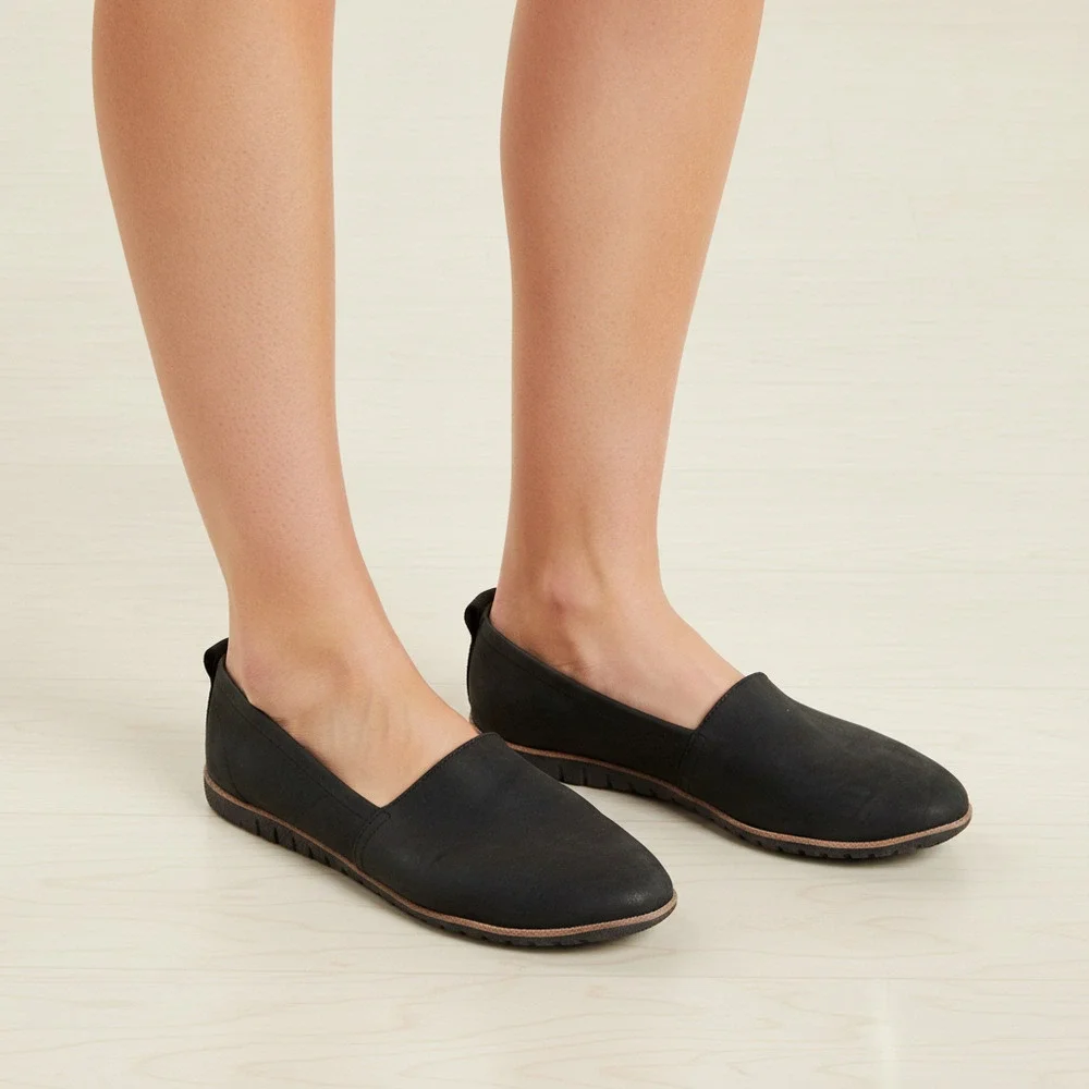 Sorel Black Leather Flats Waterproof Cushioned | Women’s 9.5
